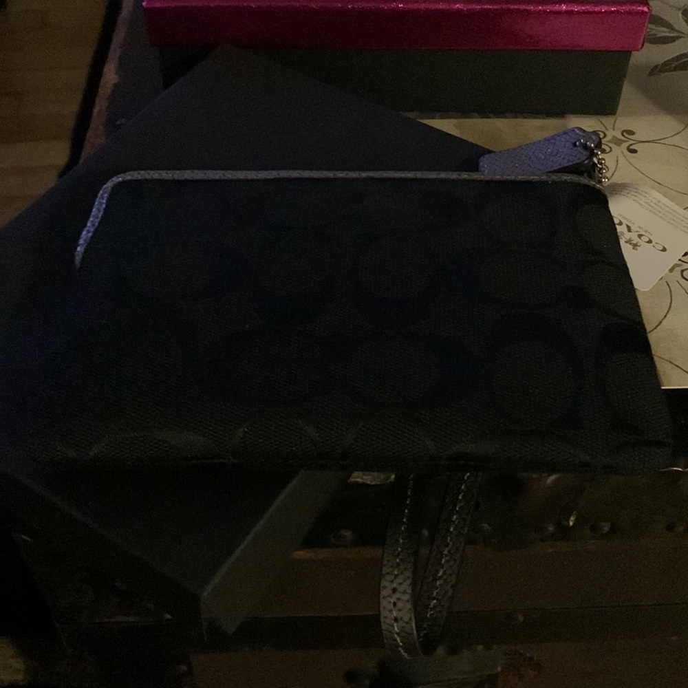 Coach wristlet - Picture 2 of 5